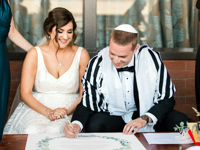 jewish wedding los angeles signing the ketubah