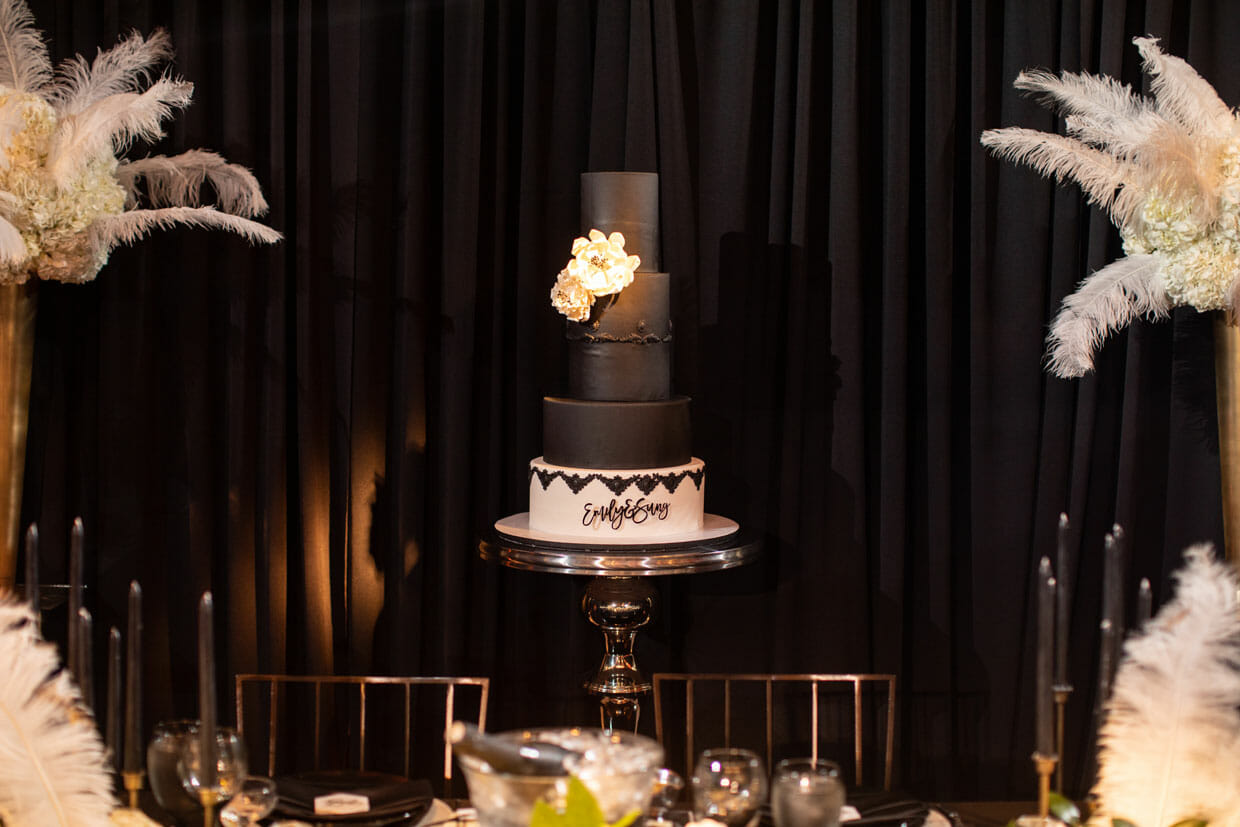 black wedding cake at noor los angeles wedding venue