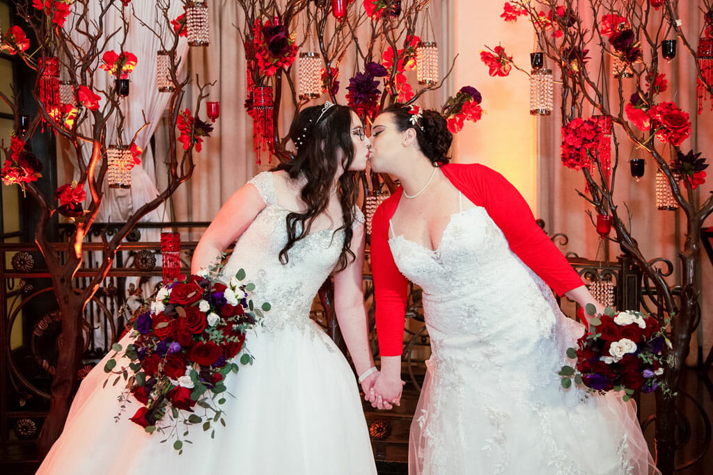 brides kissing in noor's sofia banquet hall los angeles wedding venue